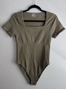 QQQ Square Neck Short Sleeve Bodysuit in Olive | Large